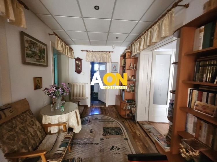 Casă individuală cu 5 camere cu Canalizare în Cetate