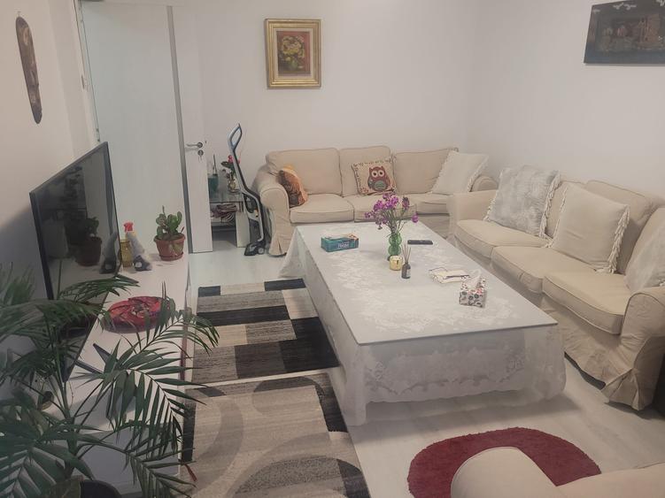 Apartament cu 3 camere decomandat în Lacul Tei