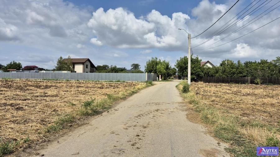 Teren Construcții intravilan de 2300 mp, în Sud-Vest
