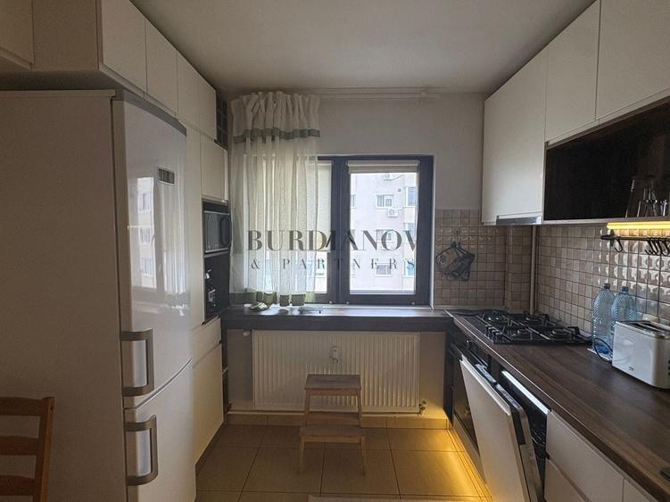 Apartament cu 3 camere decomandat în Vitan