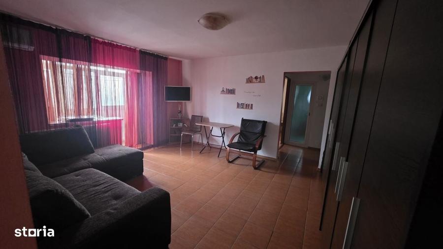 Apartament cu 3 camere semidecomandat în Central