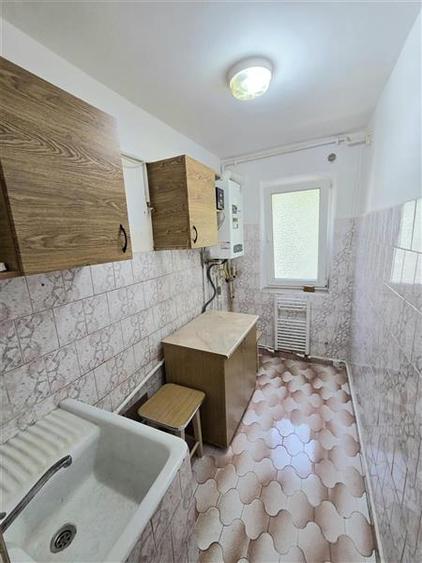 Apartament cu 3 camere semidecomandat, mobilat în Tomis Nord