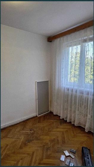 Apartament cu 3 camere semidecomandat în Tudor