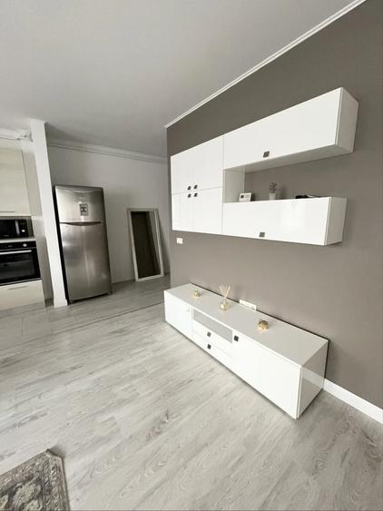 Apartament cu 3 camere decomandat în Florești
