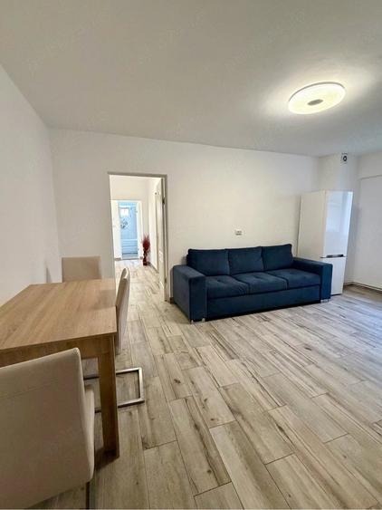 Apartament cu 3 camere decomandat în Intim