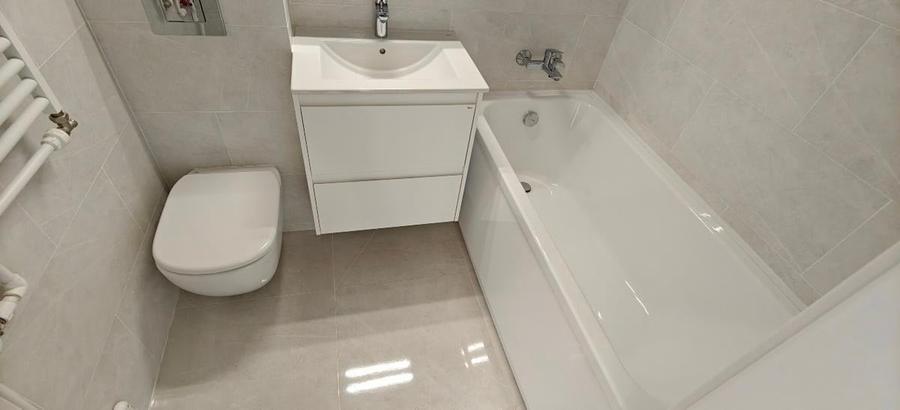 Apartament cu 4 camere decomandat în Drumul Taberei