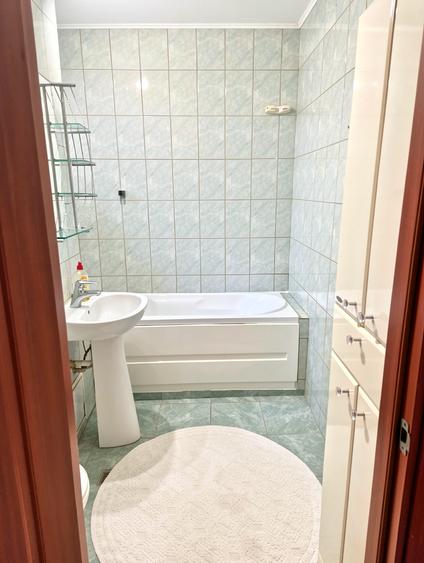 Apartament cu 3 camere decomandat în Lujerului