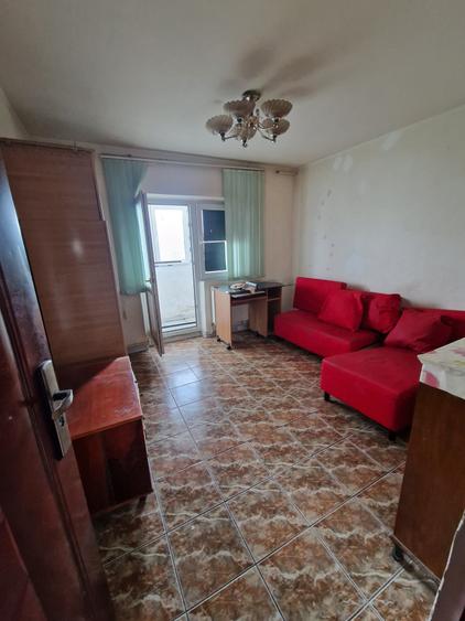 Apartament cu 4 camere decomandat în Colentina