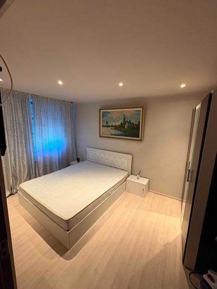 Apartament cu 3 camere semidecomandat în Micro 19