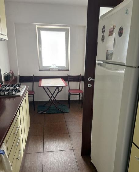 Apartament cu 3 camere decomandat, mobilat în Valea Ialomiței