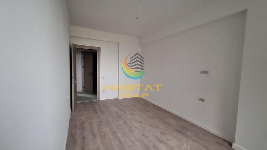 Apartament cu 3 camere semidecomandat în Berceni