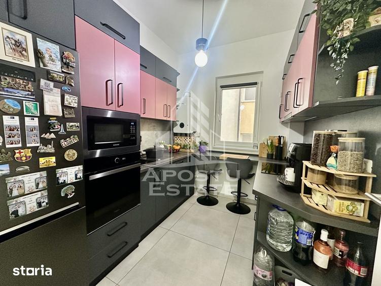 Apartament cu 3 camere decomandat în Girocului