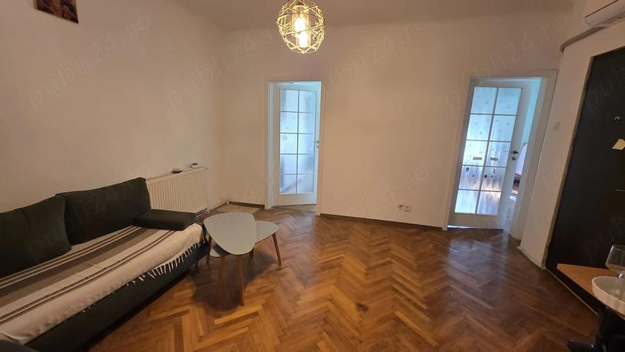 Apartament cu 3 camere semidecomandat în Calea Călărașilor