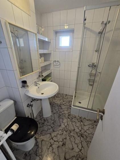 Apartament cu 2 camere semidecomandat, mobilat în P-ța Victoriei