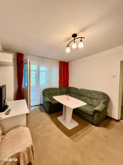 Apartament cu 3 camere semidecomandat în Gară