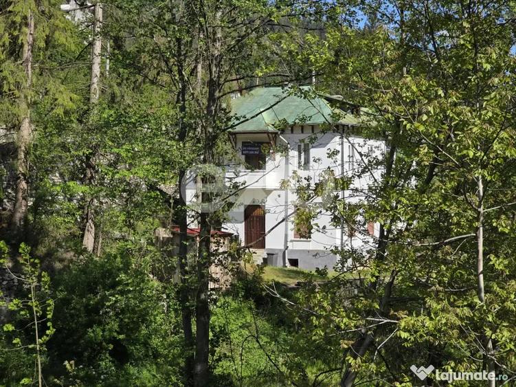 Casă cu 6 camere cu Teren 15524 Mp în Voineasa