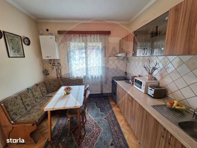 Casă cu 5 camere cu Teren 310 Mp în Central