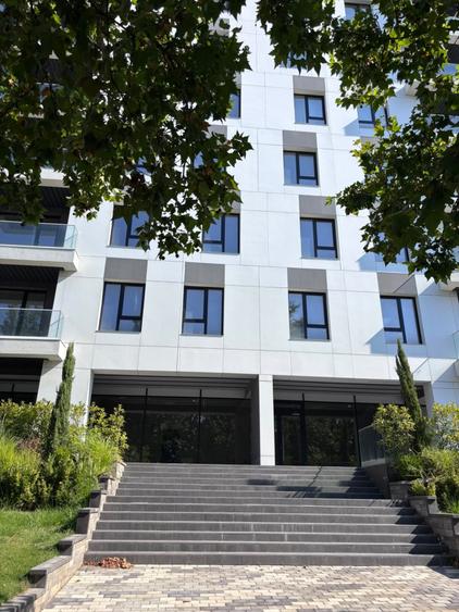 Apartament cu 3 camere decomandat, mobilat în Băneasa