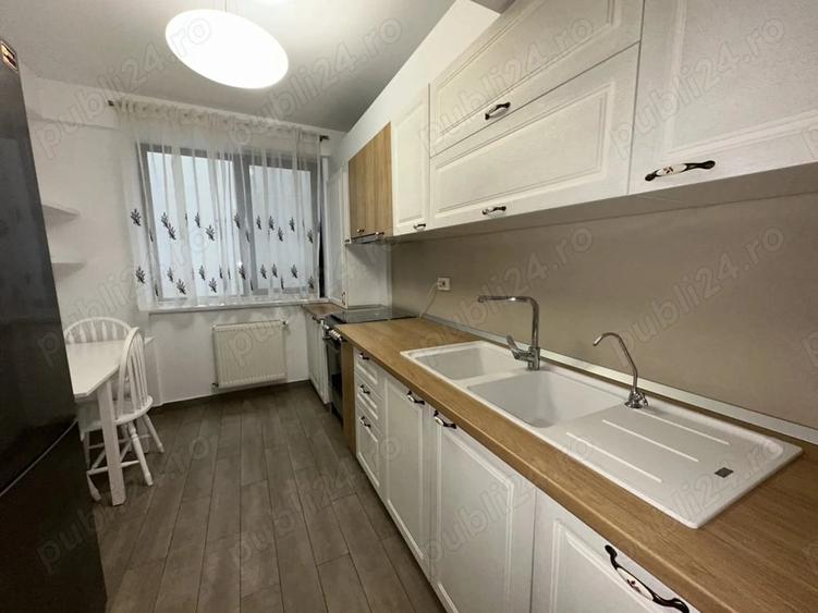 Apartament cu 3 camere semidecomandat, mobilat în Unirii