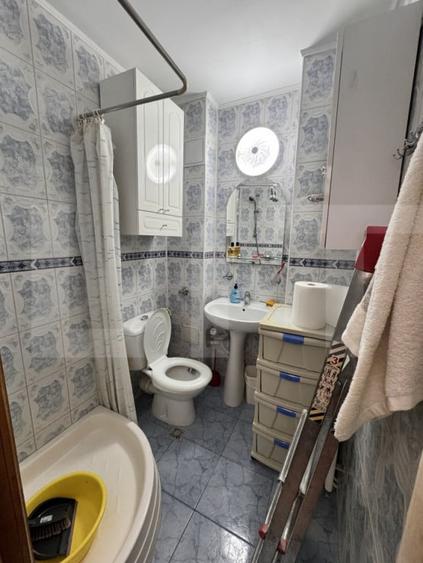Apartament cu 4 camere decomandat în Central