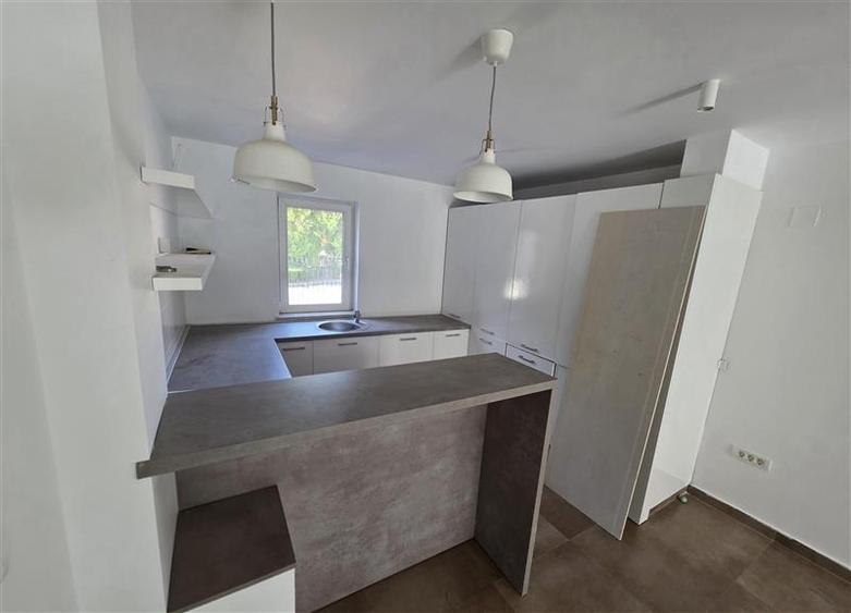 Casă individuală cu 5 camere cu Piscina în Central