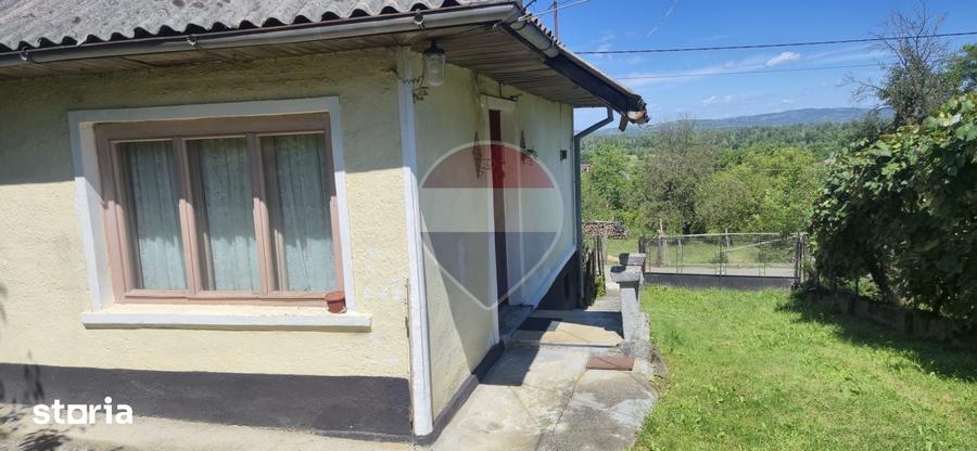 Casă cu 2 camere cu Teren 1955 Mp în Remeți