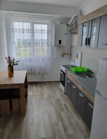 Apartament cu 2 camere semidecomandat, mobilat în Apărătorii Patriei