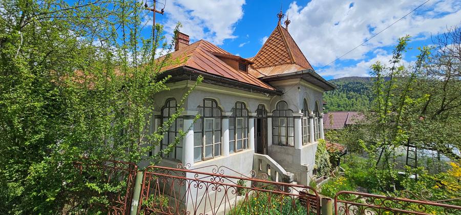 Casă individuală cu 3 camere cu Canalizare în Central