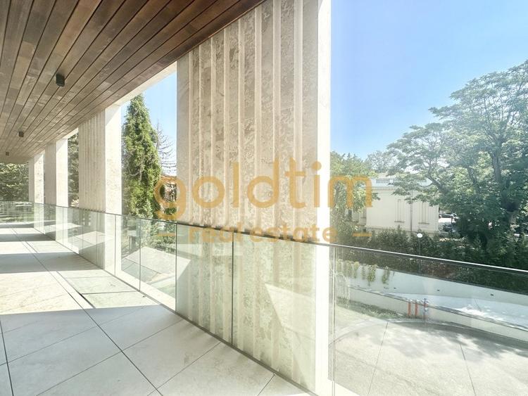 Apartament cu 5 camere decomandat, mobilat în Arcul de Triumf