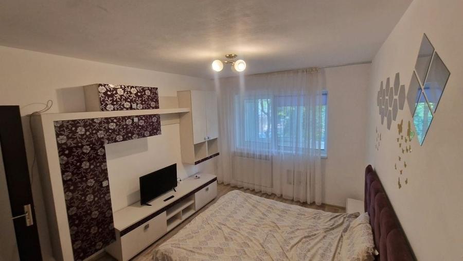 Apartament cu 3 camere decomandat în Micro 38