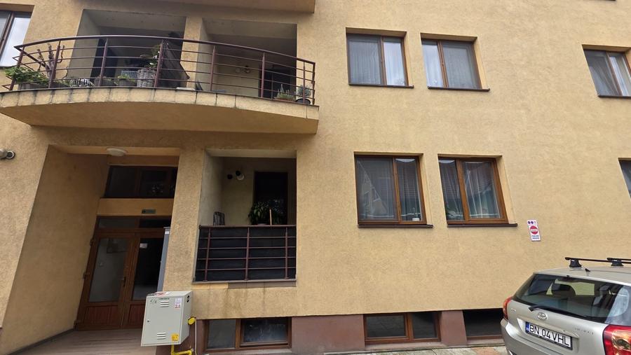 Apartament cu 3 camere decomandat în Independenței