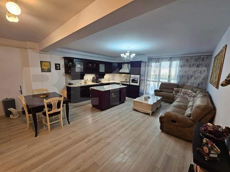 Apartament cu 3 camere decomandat, mobilat în Central