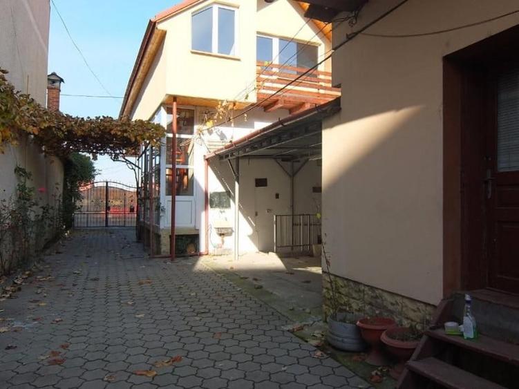 Casă individuală cu 4 camere cu Canalizare în Bartolomeu