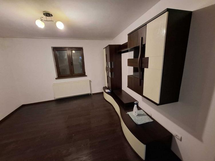 Casă cu 2 camere cu Teren 100 Mp în Schei