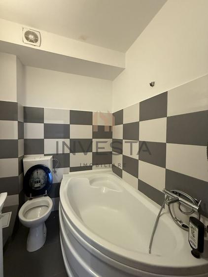 Apartament cu 3 camere semidecomandat, mobilat în Central