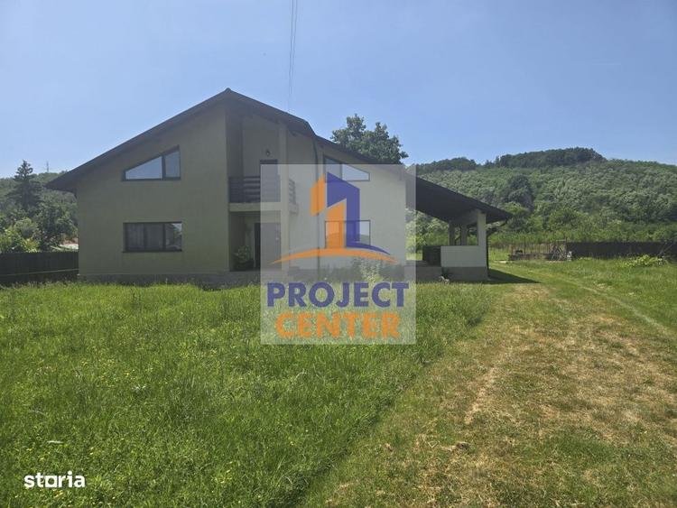Casă cu 4 camere în Păduroiu din Vale