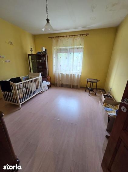 Casă cu 5 camere cu Teren 1800 Mp în Central