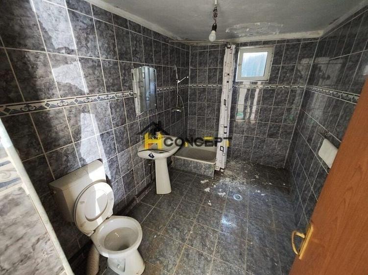 Apartament cu 4 camere decomandat în Titan