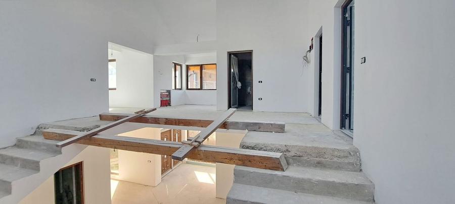 Casă individuală cu 9 camere cu Canalizare în Bartolomeu