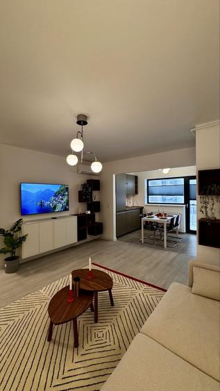 Apartament cu 3 camere semidecomandat în Titan