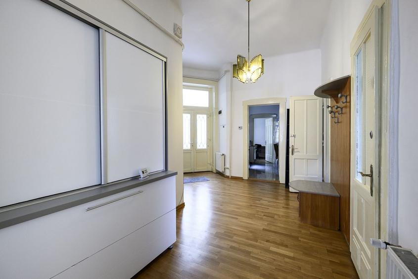 Apartament cu 4 camere decomandat, mobilat în Ultracentral