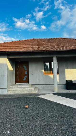 Casă cu 4 camere în Săsar