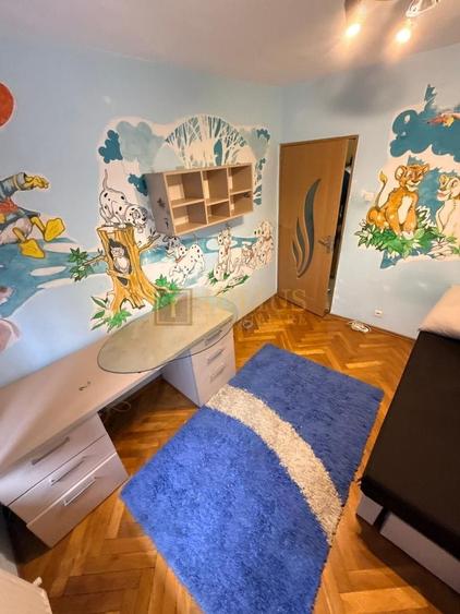 Apartament cu 3 camere decomandat, mobilat în Torontalului