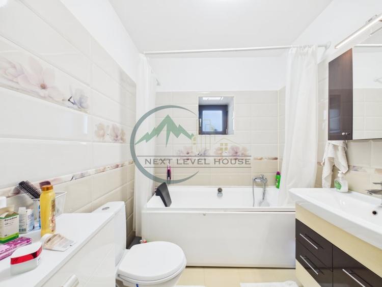 Casă individuală cu 10 camere cu Teren 1009 Mp în Tohanu Nou