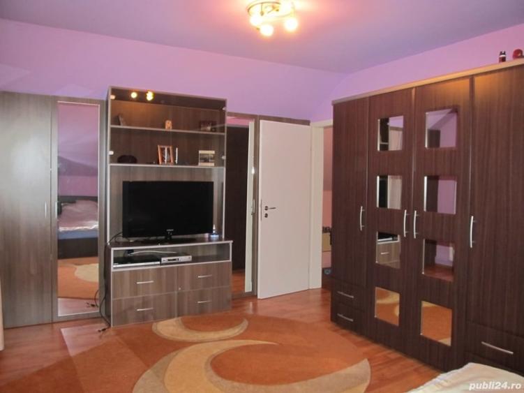 Casă individuală cu 5 camere cu Piscina în Sud-Est