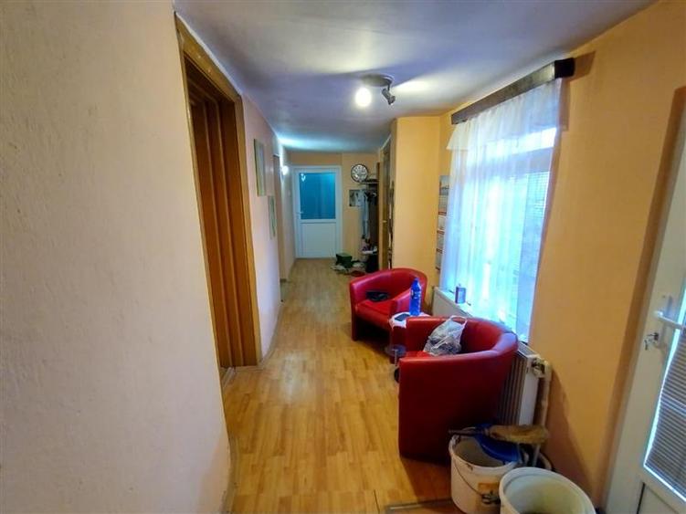 Casă individuală cu 5 camere cu Teren 1800 Mp în Nicolinț