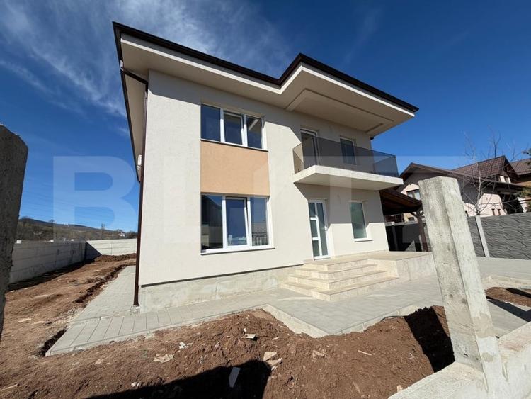 Casă individuală cu 4 camere cu Canalizare în Cetate