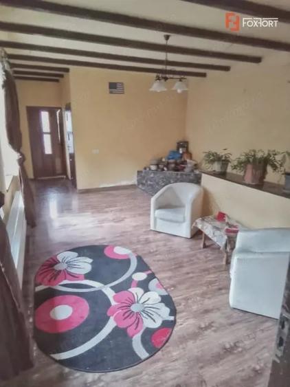 Apartament cu 5 camere decomandat, mobilat în Intim