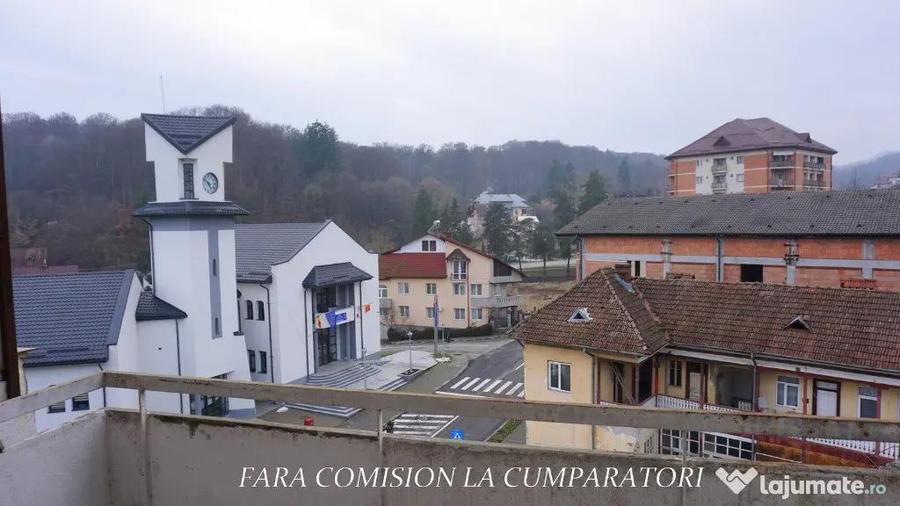 Apartament cu 3 camere decomandat, mobilat în Central
