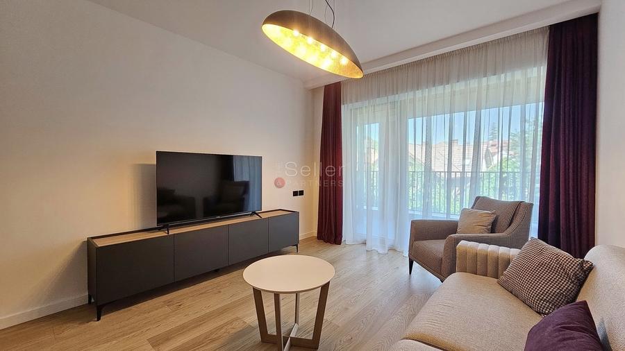 Apartament cu 3 camere decomandat, mobilat în Brașovul Vechi